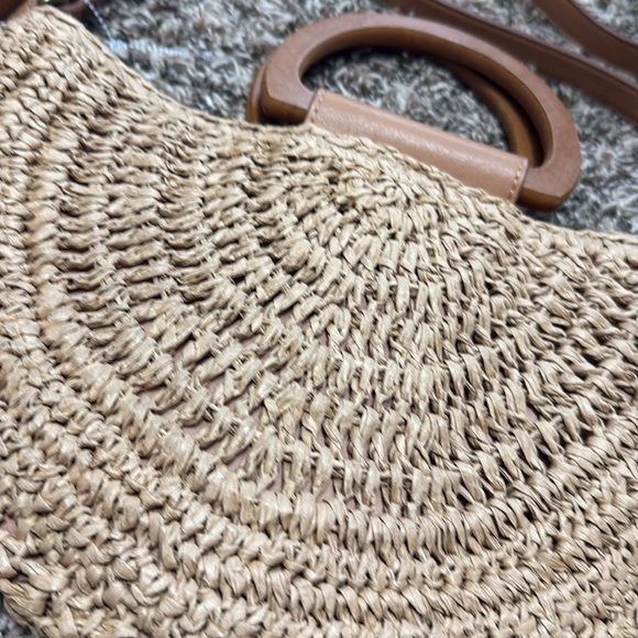 Sonoma Vacation! Raffia Hand Bag with Wooden Handle; GUC - Picture 2 of 7